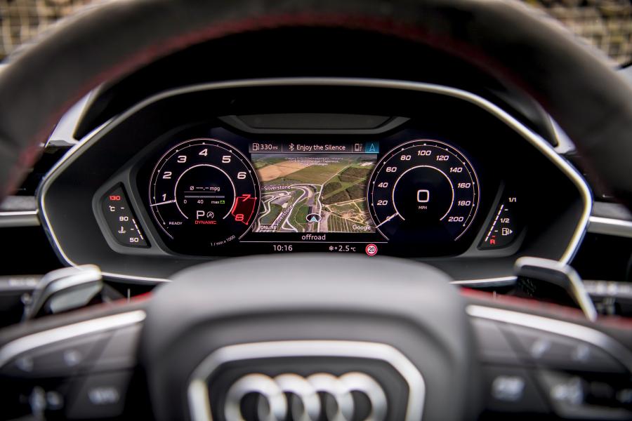 Панель приборов Audi RS Q3 2019 года  (UK) (фото 57 из 63)